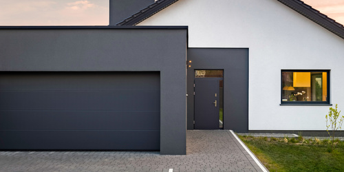 Sekční garážová vrata - estetika a bezpečnost domu